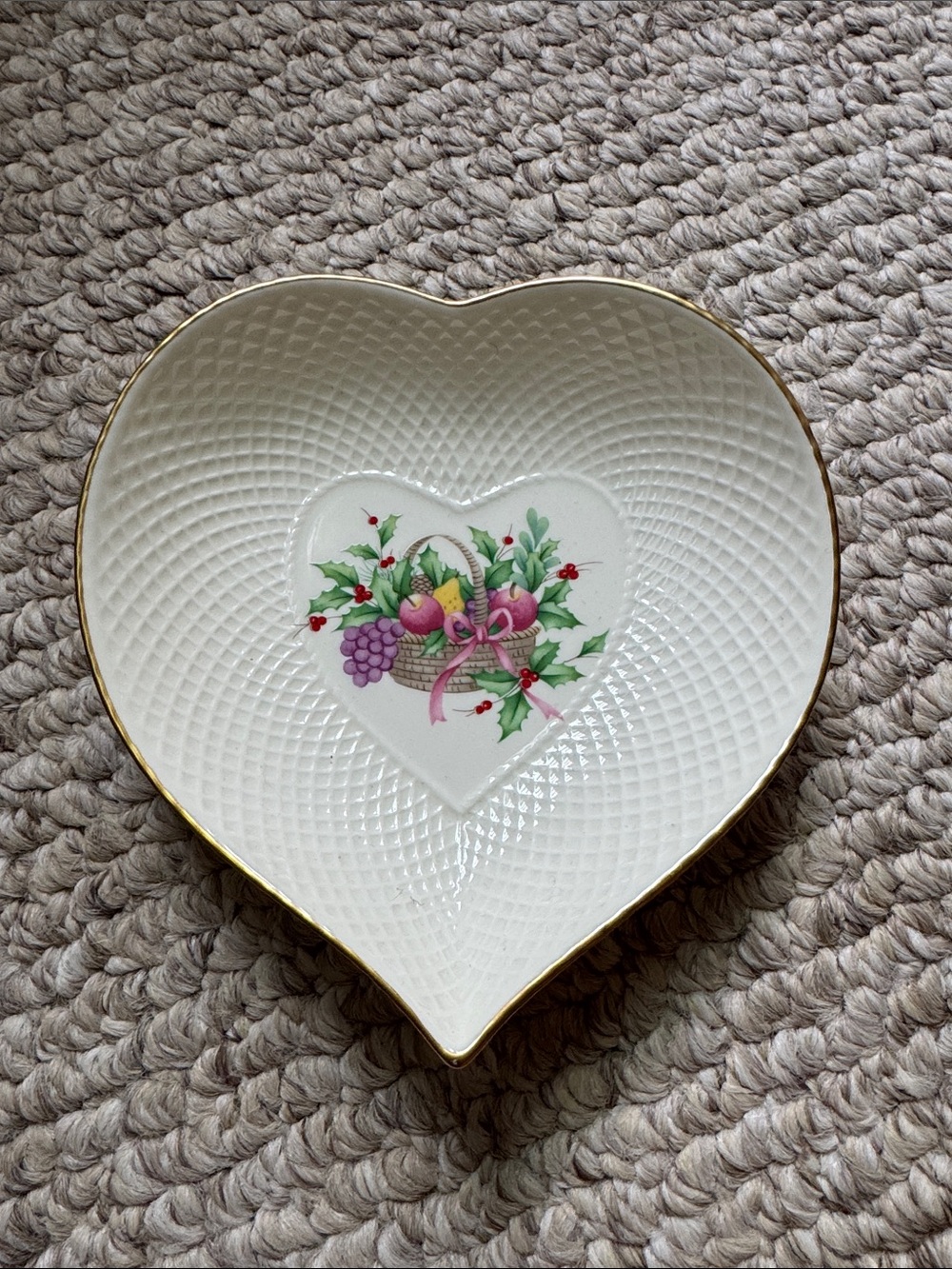Mikasa Christmas Spirit Heart Dish